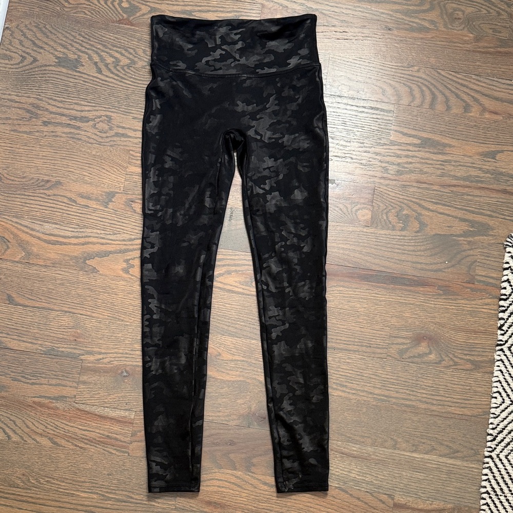 NWOT SPANX black faux leather camo leggings, size M
